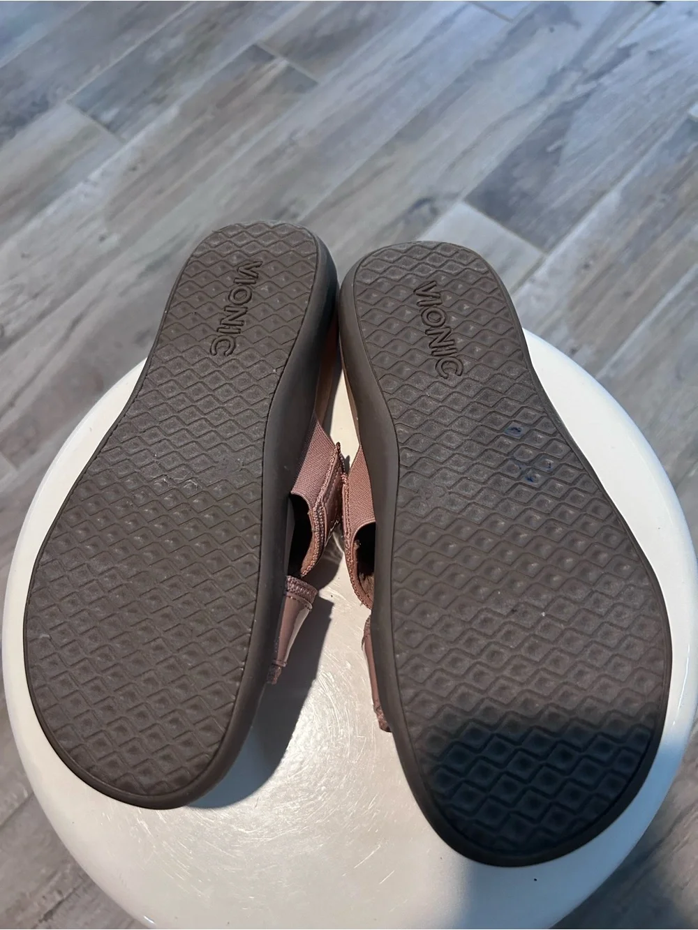 Vionic Crisscross Slide Sandals in Mauve Pink